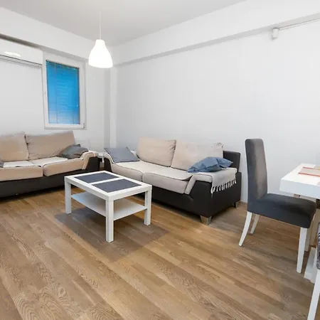 One Bedroom With Private Parking Скоп'є