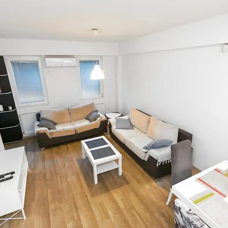 One Bedroom With Private Parking Скоп'є