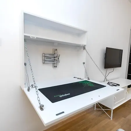 One Bedroom With Private Parking *