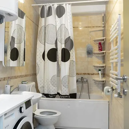 Апартаменти One Bedroom With Private Parking