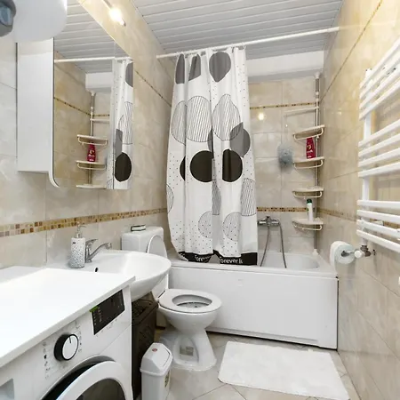Апартаменти One Bedroom With Private Parking