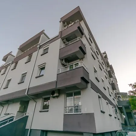 Апартаменти One Bedroom With Private Parking Скоп'є