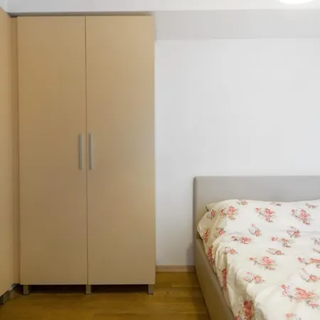 One Bedroom With Private Parking * Скоп'є